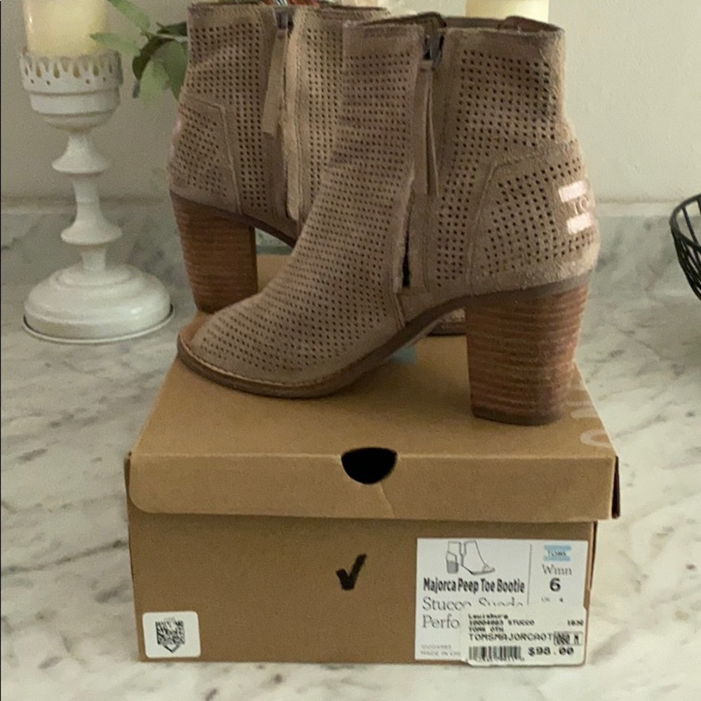Toms